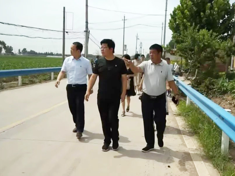 【安陽市中醫(yī)院】包村調(diào)研察民情 精準幫扶助振興——我院黨委書記姚曉峰帶隊赴西靈芝村調(diào)研人居環(huán)境整治工作
